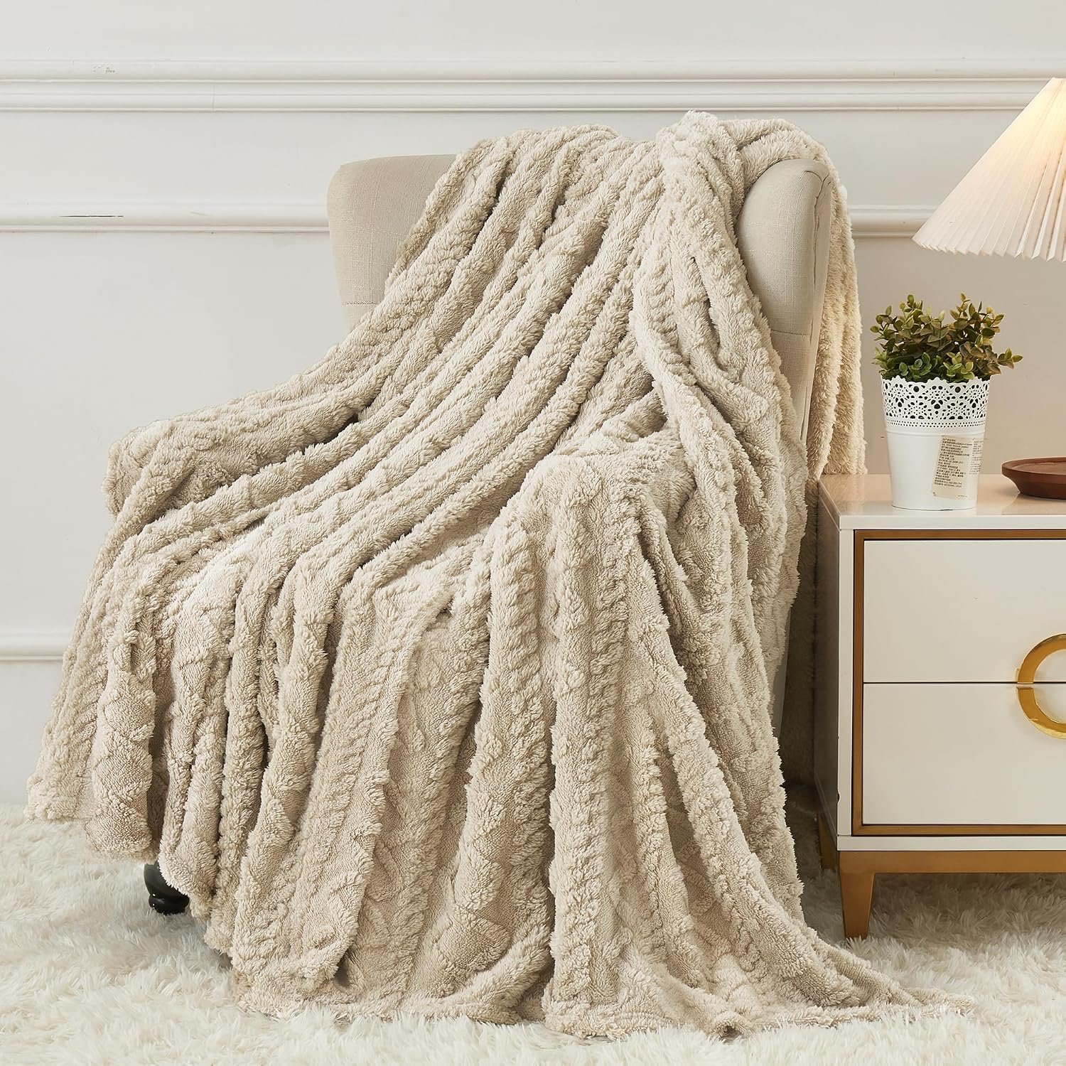 Aganear Fleece Throw Blanket – Cozy Soft Lightweight Fuzzy Throw Blanket for Women Portable Throw Blankets for Couch, Warm Present for Birthday, Christmas, Halloween, Housewarming(50″x60″, Khaki)
